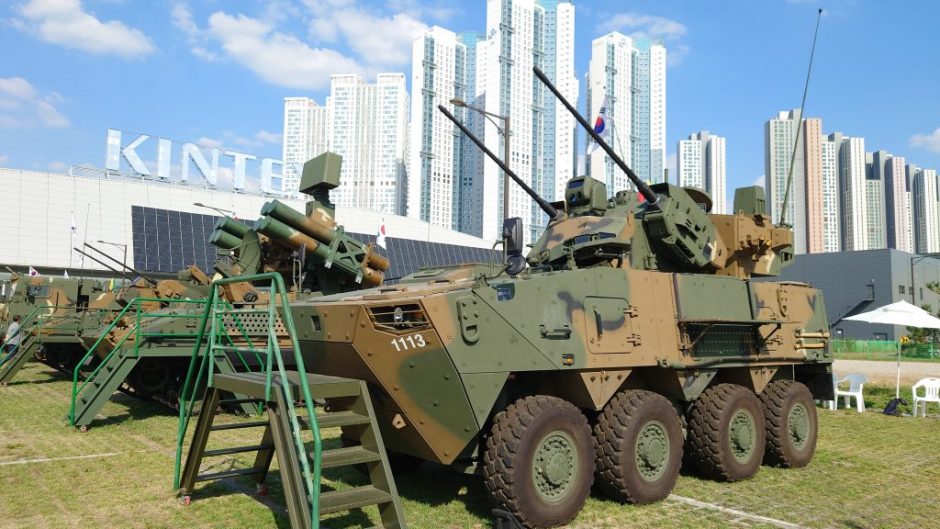 Krašto apsaugos viceministras Pietų Korėjoje aptarė galimybes įsigyti ginkluotę
