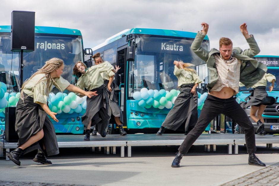 Smaragdiniai autobusai jau rieda pakaunės keliais ir gatvėmis