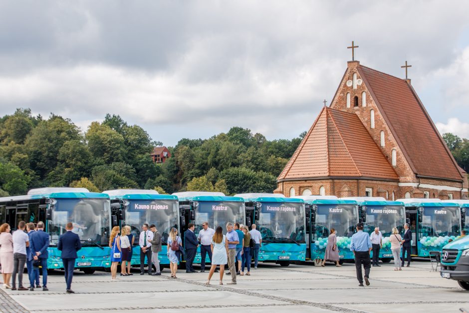 Smaragdiniai autobusai jau rieda pakaunės keliais ir gatvėmis