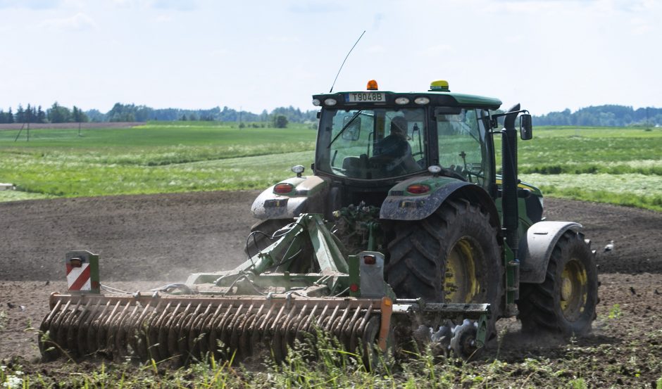 Nei traktoriaus, nei pinigų: technika vokiškame portale susigundęs ūkininkas liko apgautas