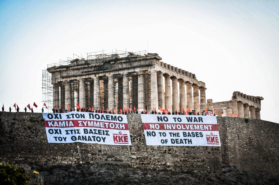Graikijos komunistai Akropolyje surengė protestą prieš JAV bazes