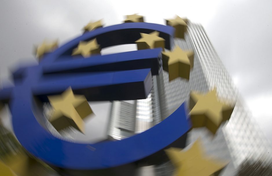 Ekonomistai: ECB planai didinti palūkanas panaikina spekuliacijas, prislopins infliaciją