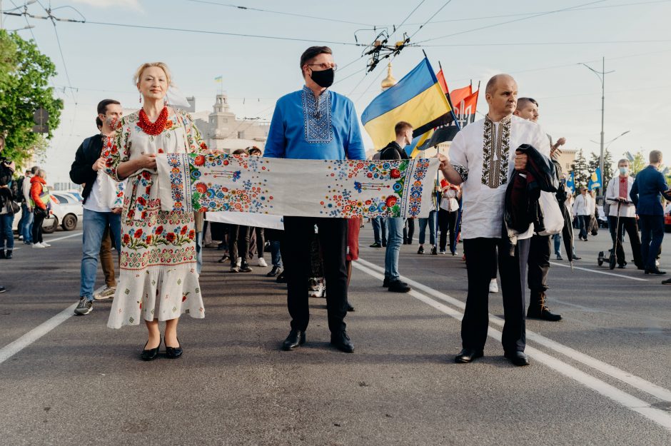 Vyšyvankos diena: kviečia apsirengti Ukrainos liaudies siuvinėjimais išmargintus rūbus