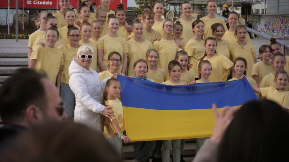 Kauno Vienybės aikštėje – masinis vaikų šokis, išreiškiantis palaikymą Ukrainai