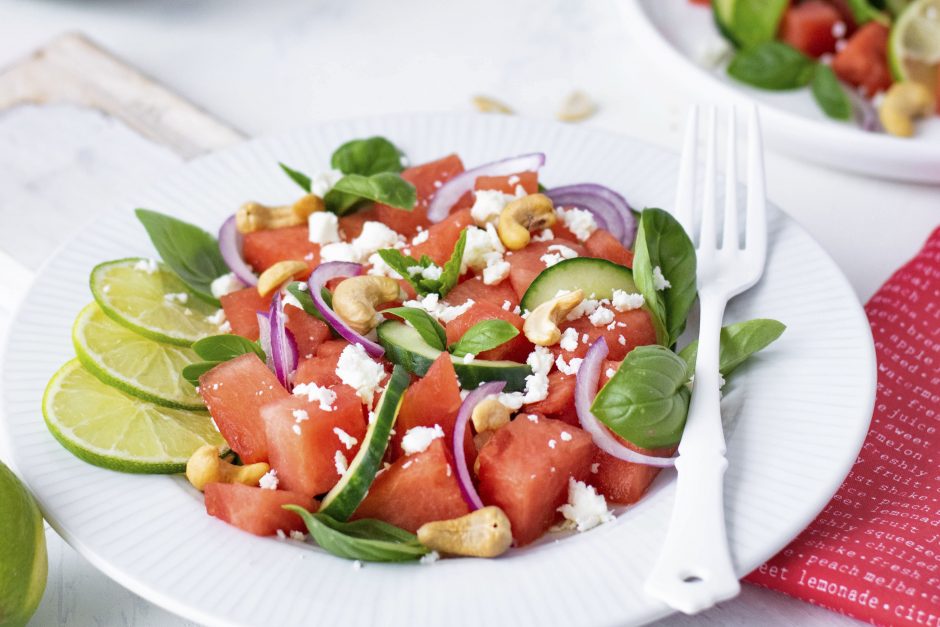 Karštai dienai – salotos su arbūzais: išbandykite tris vegetariškus receptus