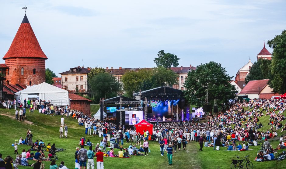 Festivalio „Operetė Kauno pilyje“ metu kauniečiai giedojo himną