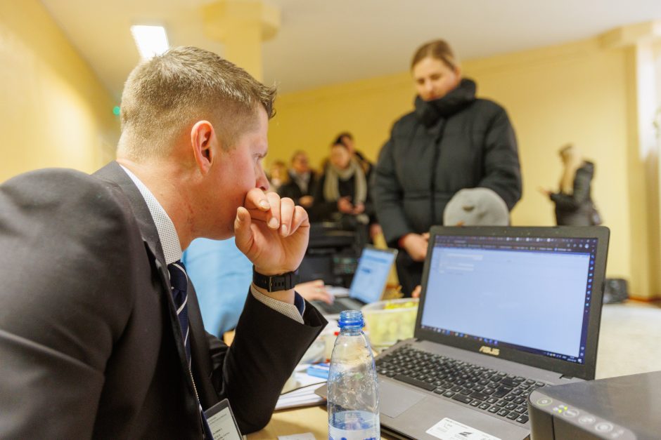 Vilniuje – galimas balsų pirkimo atvejis, Šalčininkų rajone – neantspauduoti biuleteniai