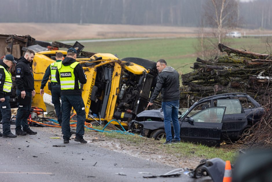 Vilniaus rajone – tragiška avarija: žuvo penki žmonės, tarp jų – trys nepilnamečiai