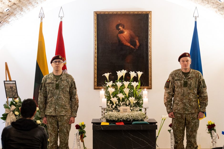 Atsisveikinti su Ukrainoje žuvusiu savanoriu T. Tumu atvykęs G. Nausėda: turime duoti atkirtį