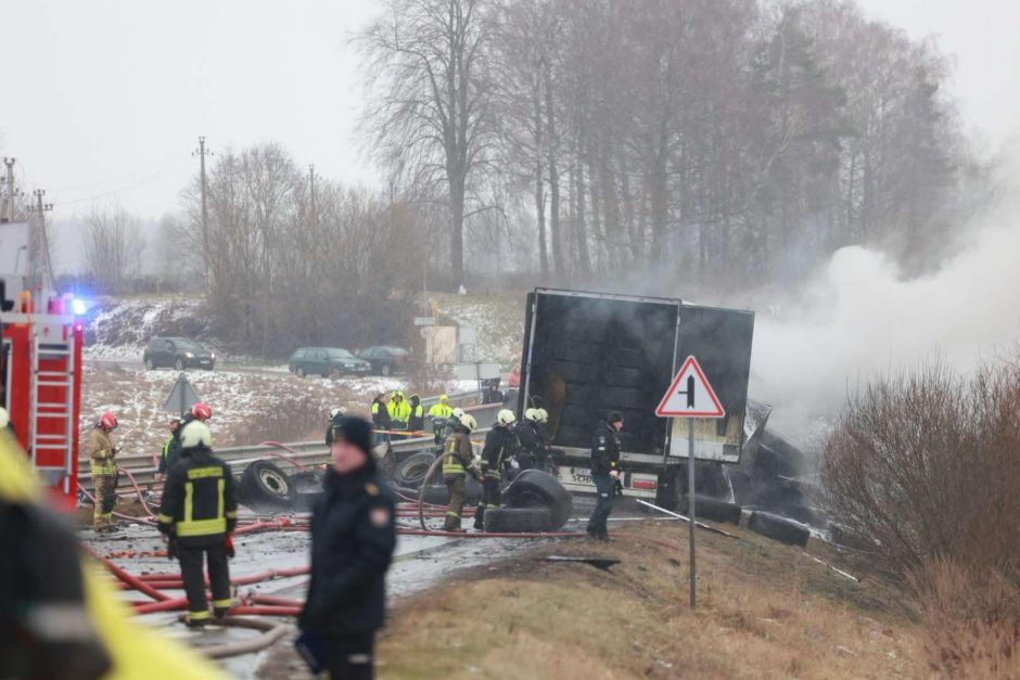 Aiškėja, dėl ko įvyko dvi gyvybes nusinešusi avarija Vilniaus rajone