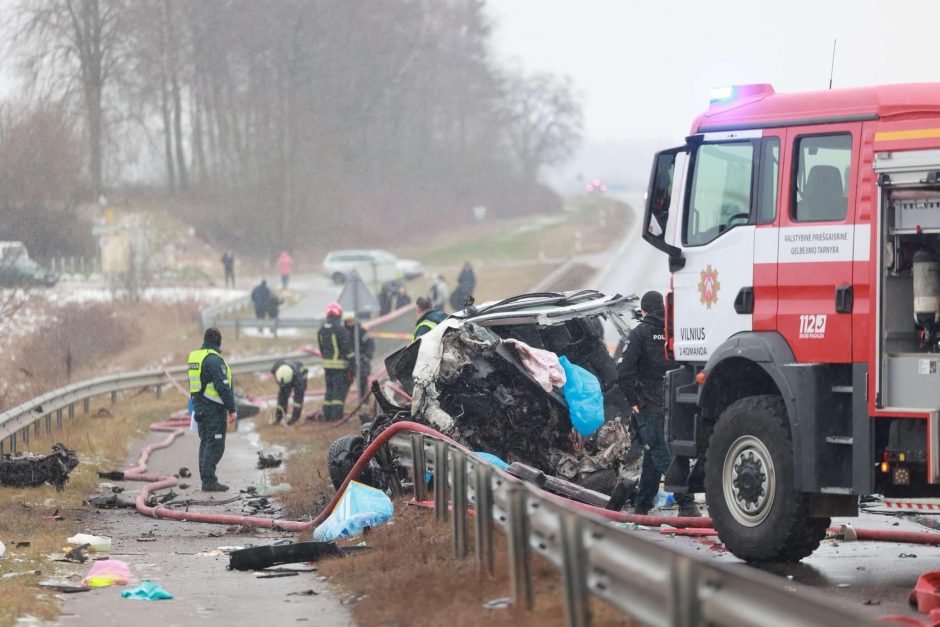 Aiškėja, dėl ko įvyko dvi gyvybes nusinešusi avarija Vilniaus rajone