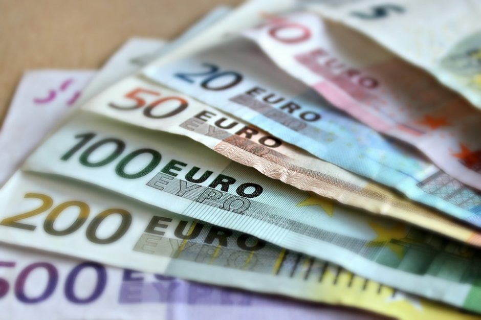 Sukčius darbdavys vyro vardu paėmė 8 tūkst. eurų greitųjų kreditų