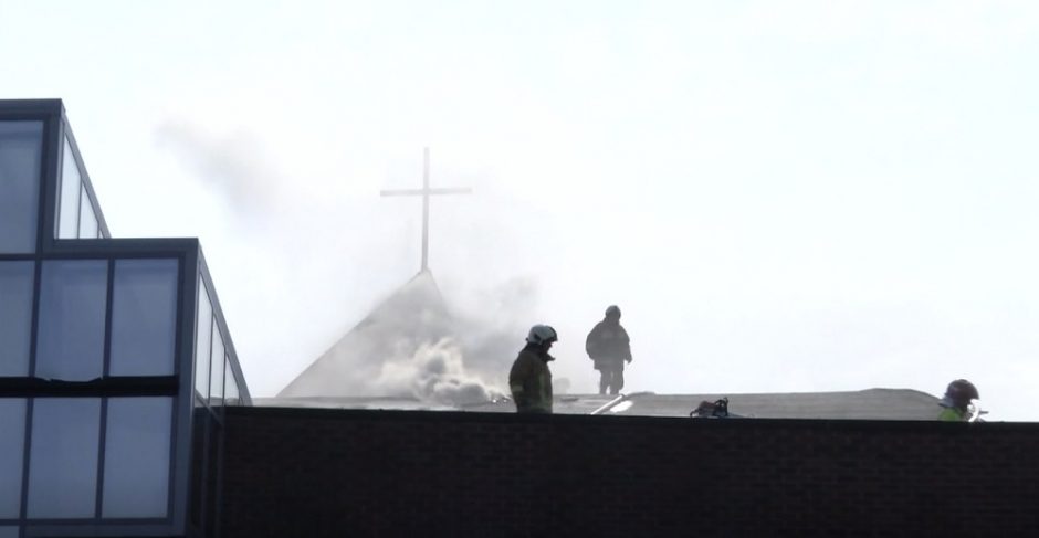 Ugniagesių pajėgos baigė darbą degusioje Pagėgių bažnyčioje