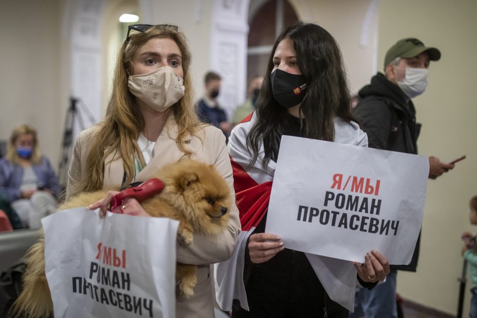 Baltijos šalių vadovai pasmerkė priverstinį lėktuvo nutupdymą Minske