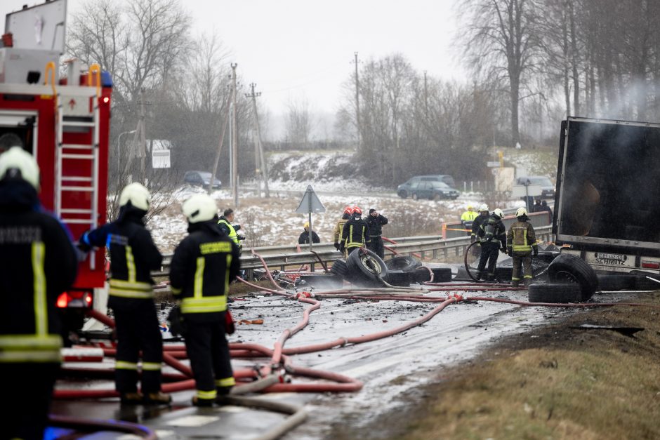 Aiškėja, dėl ko įvyko dvi gyvybes nusinešusi avarija Vilniaus rajone