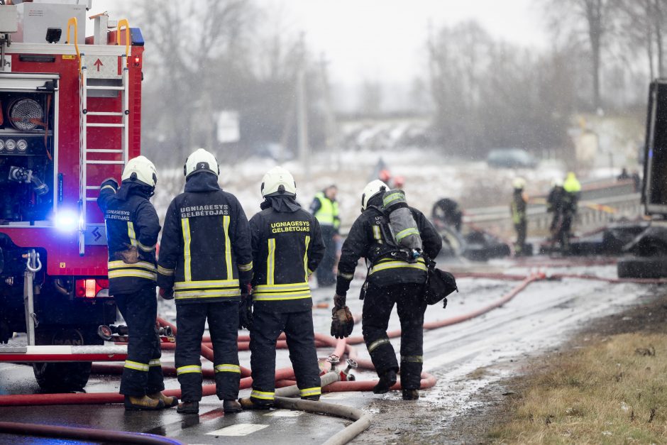 Aiškėja, dėl ko įvyko dvi gyvybes nusinešusi avarija Vilniaus rajone