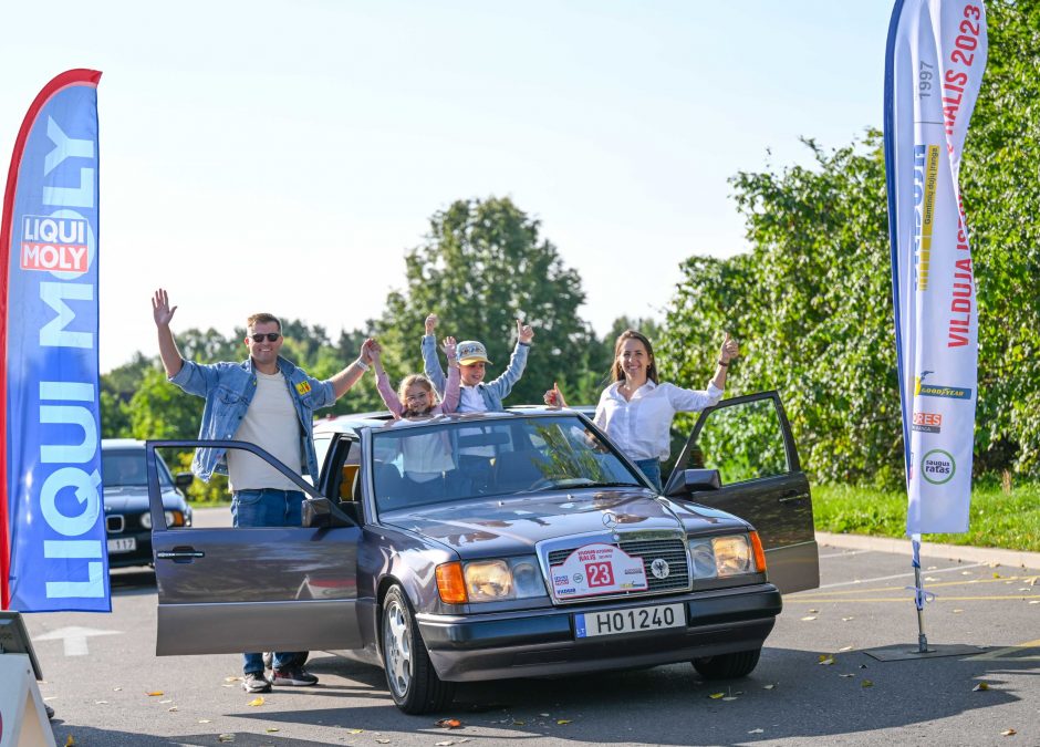 Istorinių kolonoje – ir princo Čarlzo bei dainininko Stingo mėgstamiausias automobilis