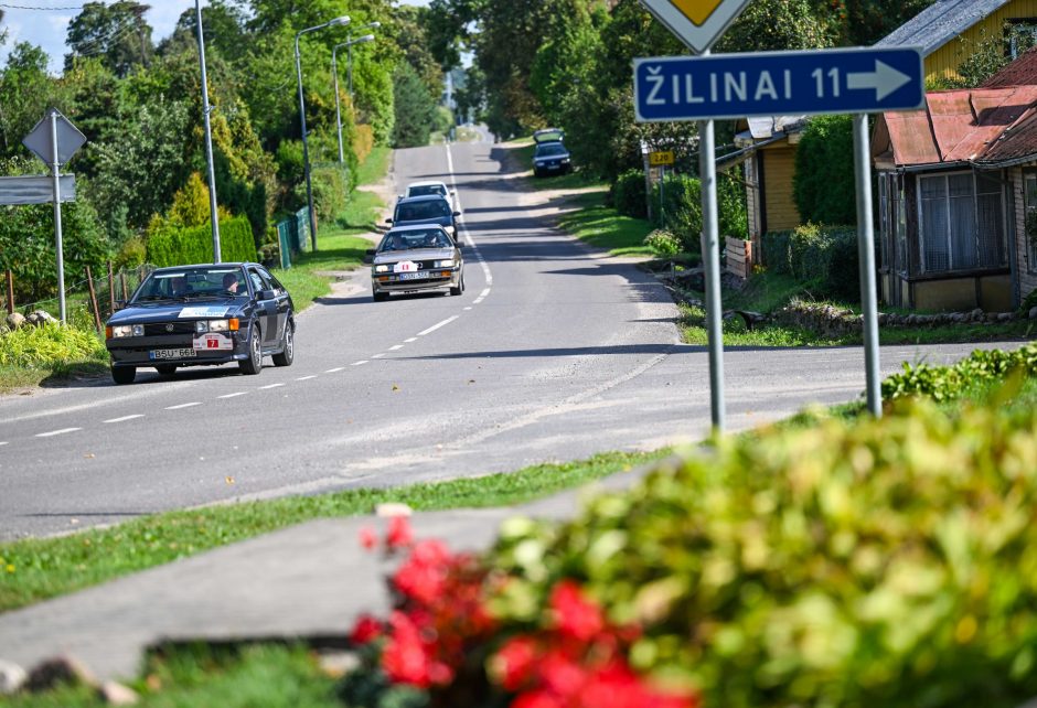 Istorinių kolonoje – ir princo Čarlzo bei dainininko Stingo mėgstamiausias automobilis