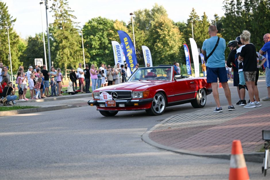 Istorinių kolonoje – ir princo Čarlzo bei dainininko Stingo mėgstamiausias automobilis