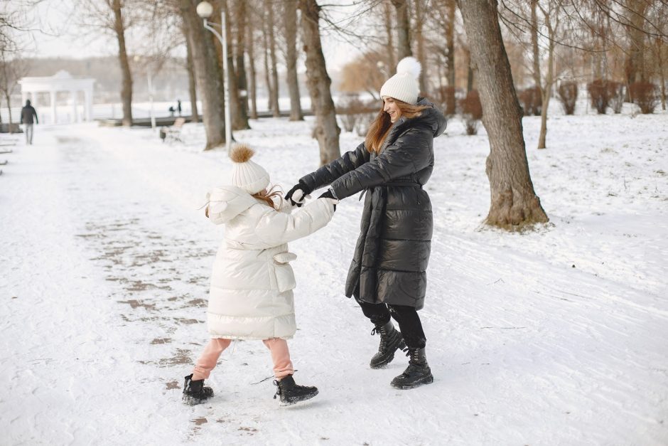 Vaikams – žiemos atostogos, tėvams – galvosūkis: kaip reikėtų leisti laiką?