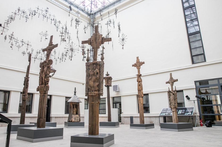 M. K. Čiurlionio dailės muziejaus parodoje – kryžių miškas ir beribis dangus