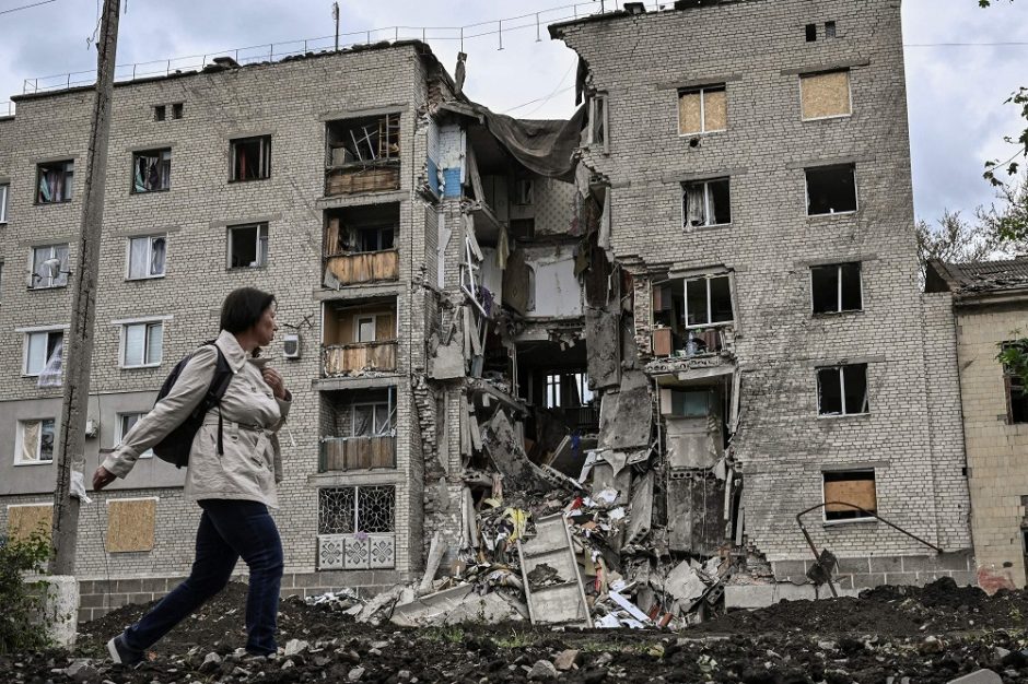 Karas: Ukraina atmeta susitarimą dėl paliaubų, Mykolajive nugriaudėjo sprogimai