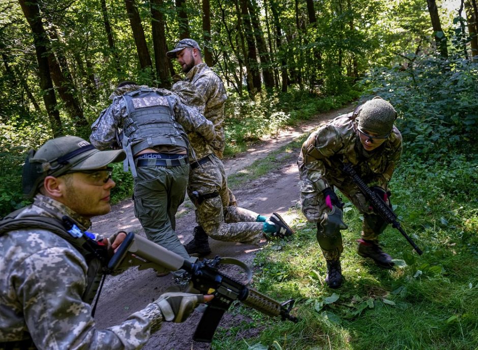 Karas: Ukrainos ginkluotųjų pajėgų jūrų pėstininkai surengė sėkmingą pasalą