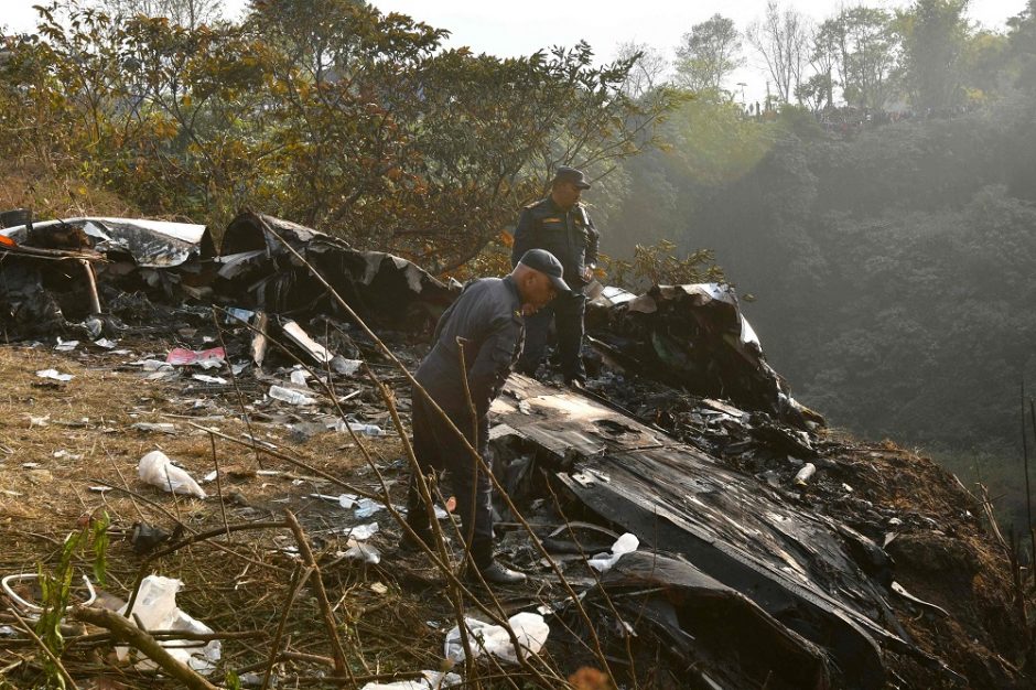Nepale nukritus lėktuvui žuvo mažiausiai 67 žmonės