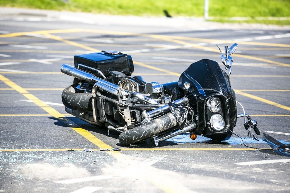 Tragiškas eismo įvykis Vilkaviškyje: žuvo motociklą vairavęs 18-metis