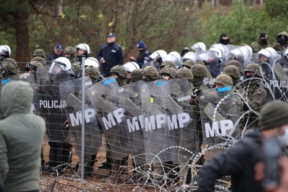 Lenkai užfiksavo, kaip baltarusiai baugina migrantus: įrašuose – šūviai ir riksmai