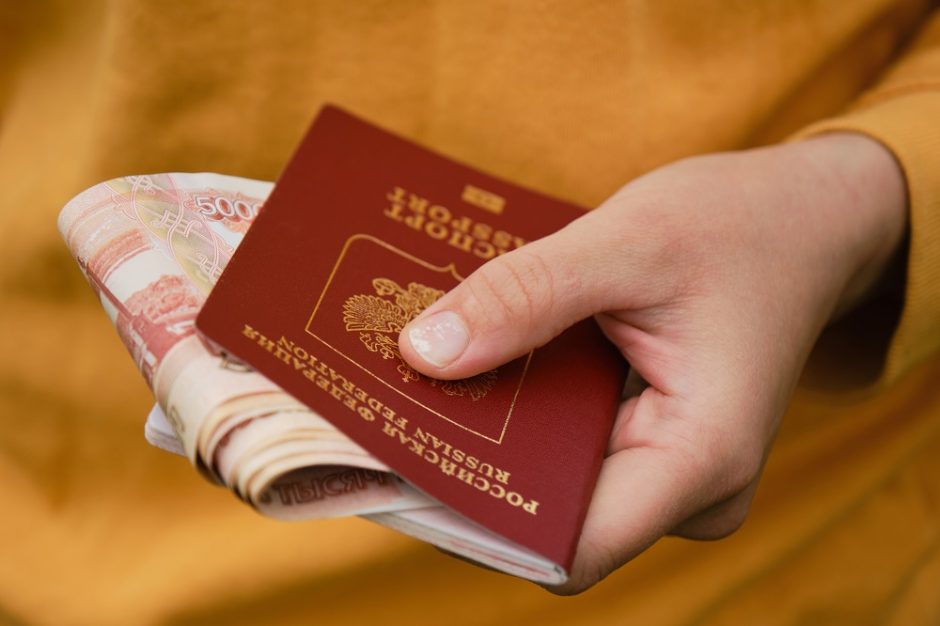 Čekija nusprendė neišduoti vizų rusams ir baltarusiams iki 2023 metų kovo pabaigos