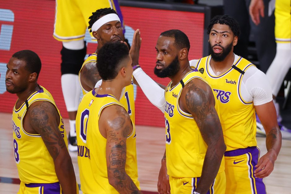 D. Lillardas patyrė traumą, o „Lakers“ išlygino serijos rezultatą