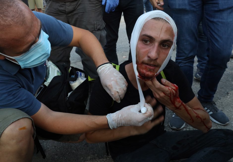 Protestai Libano sostinėje virto smurtiniais: žuvo policininkas, 238 žmonės sužeisti