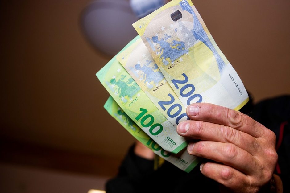 Ukrainiečiams Lietuvoje atidaryta 12 tūkst. banko sąskaitų: Vilniuje išmokėta per 800 tūkst. eurų