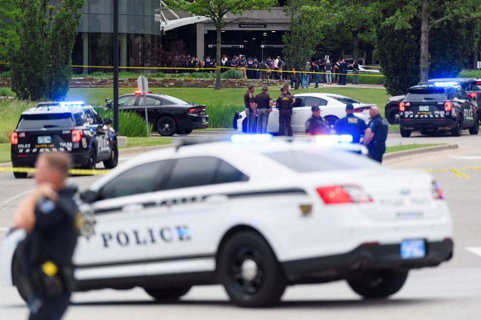 Per naujas šaudynes JAV užpuolikas ligoninėje nušovė mažiausiai 4 žmones