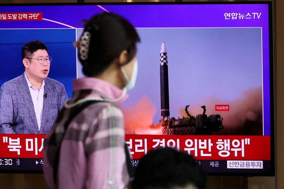 J. Bidenui išvykus iš Azijos, Š. Korėja paleido numanomą tarpžemyninę balistinę raketą