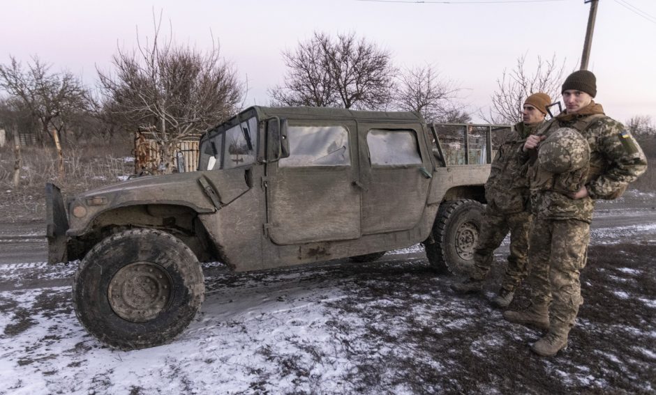 Ukraina: Rusija į Donbasą siunčia papildomų ginklų, karinės įrangos