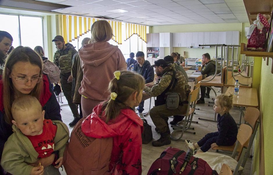 Ukrainos pareigūnė: jau 98 dienas mūsų vaikus plėšo sviediniai, žudo kulkos ir skeveldros