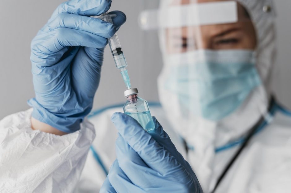 Vokietijos parlamentas nepritarė iniciatyvai dėl privalomos vakcinacijos nuo COVID-19