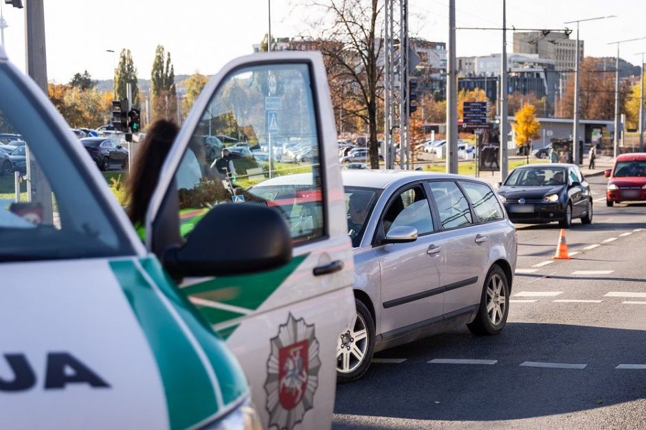 Baisus įvykis sostinės centre: automobilis numušė vežimėlį su jame buvusiu kūdikiu