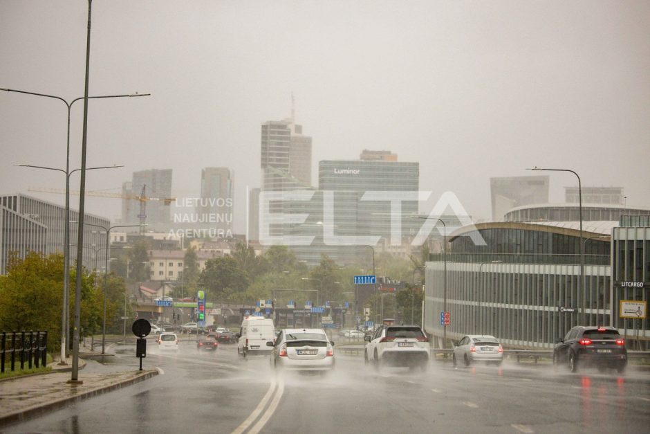 Dėl Lietuvą siaubiančios audros numatomi Vilniaus viešojo transporto vėlavimai
