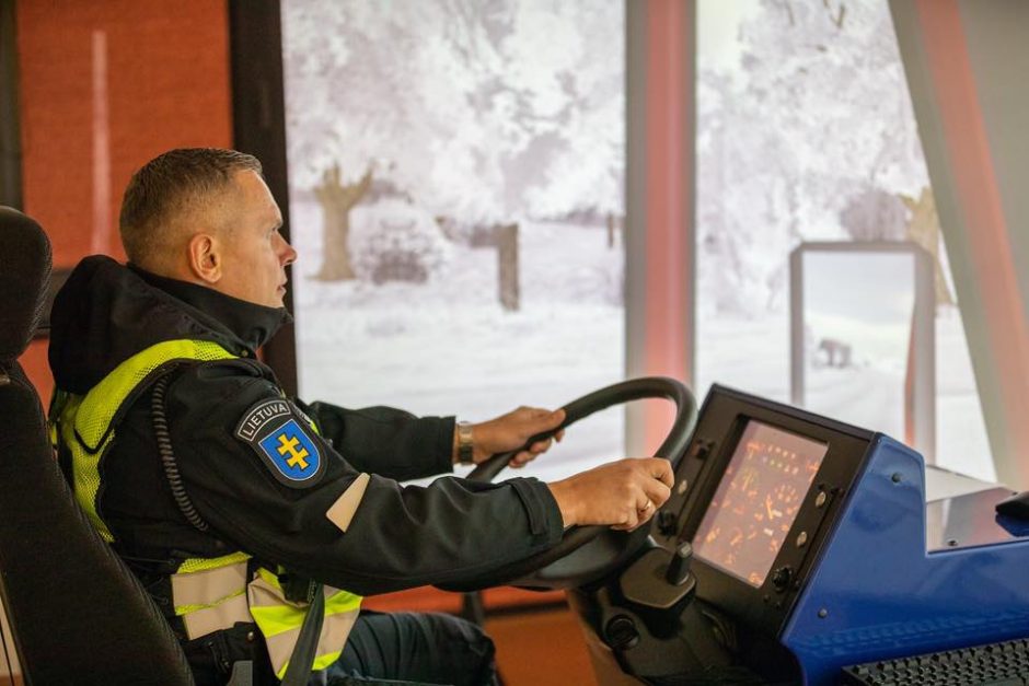 Į policijos konkurso rungtį kelyje – beprotišku greičiu?