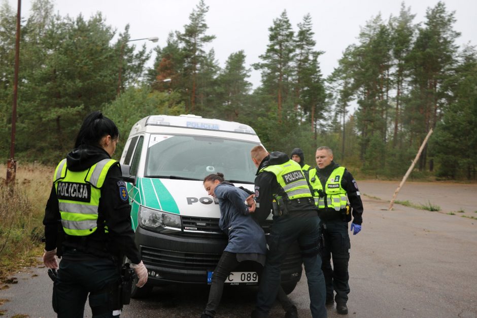 Į policijos konkurso rungtį kelyje – beprotišku greičiu?