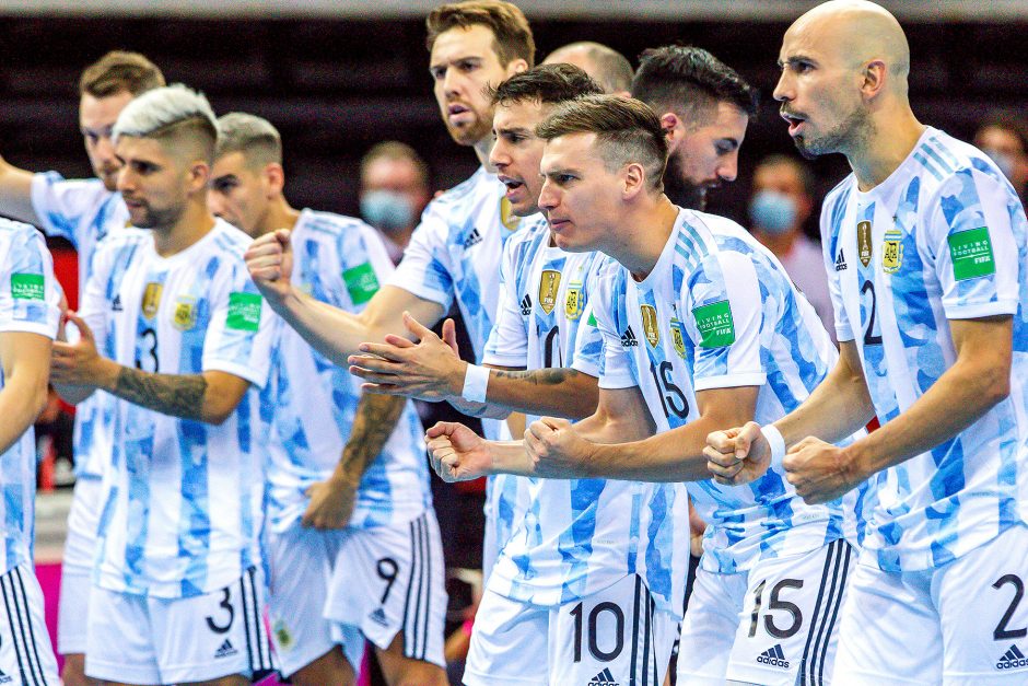 Pasaulio salės futbolo čempionate Brazilija ir Argentina užsitikrino kelialapius į pusfinalį