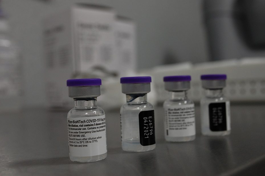 „Pfizer“ ir „BioNTech“ sieks leidimų trečiai vakcinos nuo COVID-19 dozei