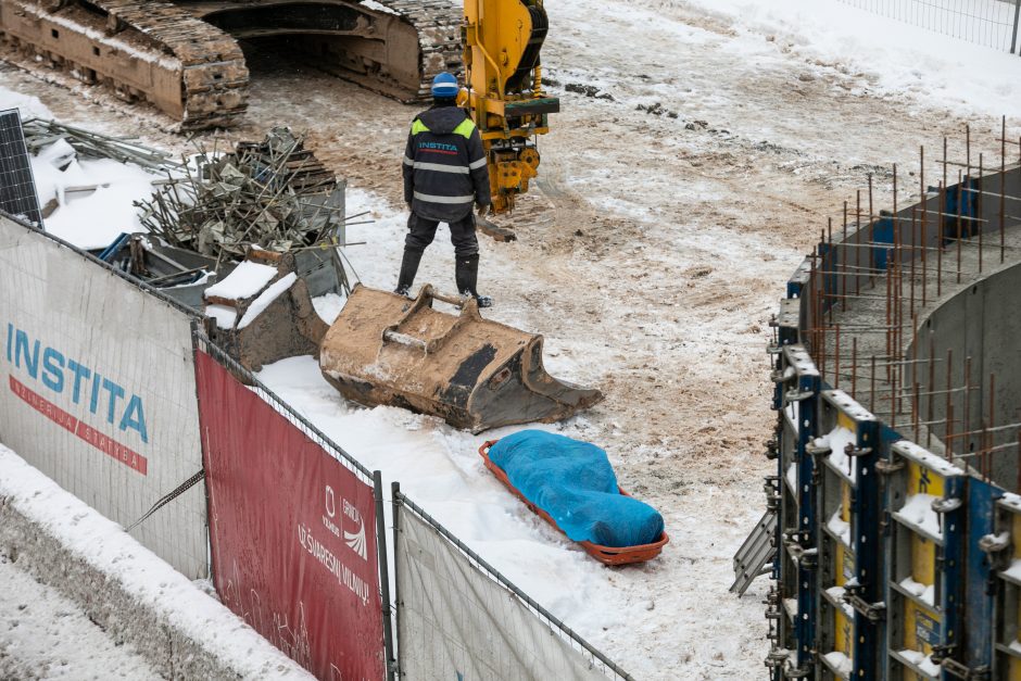 Baisi nelaimė Vilniuje: žuvo į labai gilią betonuotą duobę įkritęs žmogus