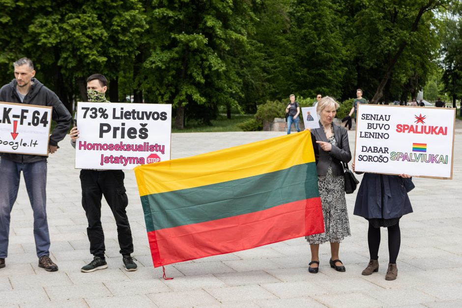 Prieš „Baltic Pride 2022“ eitynes nusiteikę žmonės kovojo maldomis