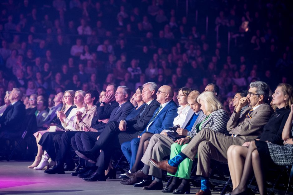 Kaunas pasveikino pedagogus: šventinis koncertas ir inovatyviausių mokytojų apdovanojimai