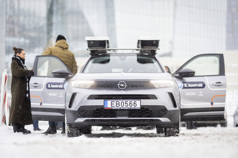 Į Vilniaus gatves išvažiuoja naujas automobilis: tikrins, ar vairuotojai susimokėjo už stovėjimą