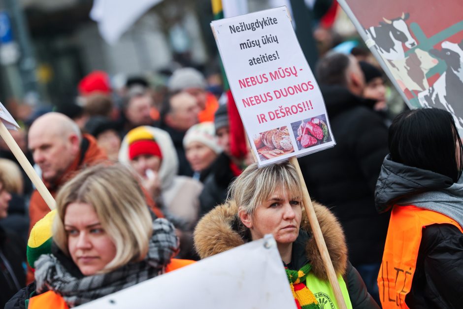 Po K. Navicko pasisakymo žemdirbiai ėmė skanduoti: „Gėda! Gėda!“